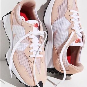 New Balance Classic Trainer 327 Rose Water/Ghost Pepper